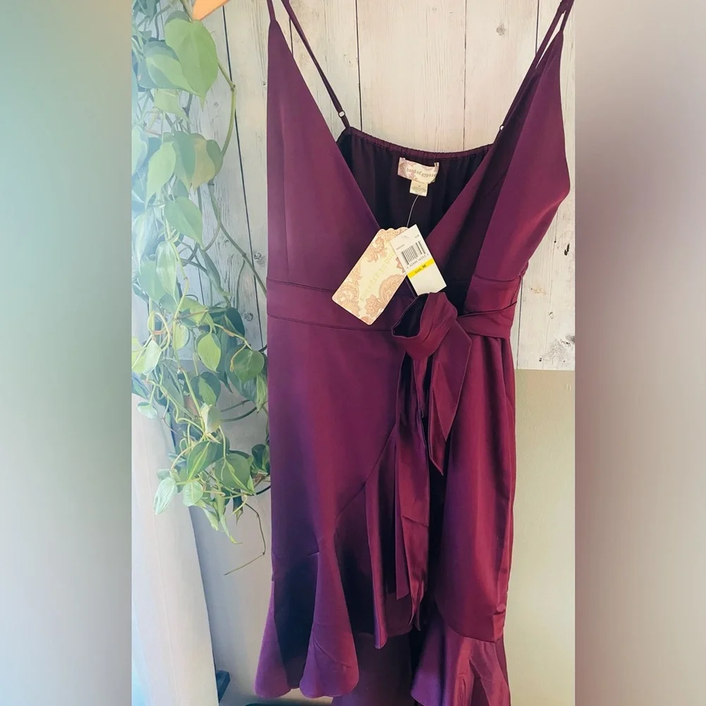 Band of Gypsies plum satin ruffle wrap dress - Picture 5 of 6
